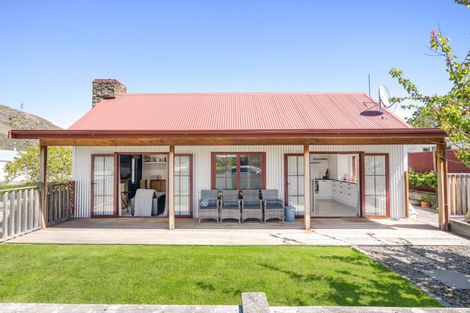 Photo of property in 2 Ray Street, Cromwell, 9310