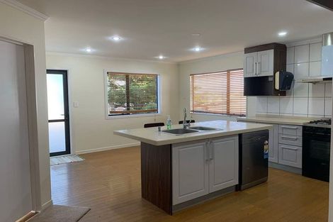 Photo of property in 3 Coventry Way, Long Bay, Auckland, 0630
