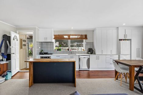 Photo of property in 83 Sunnyvale Road, Massey, Auckland, 0614
