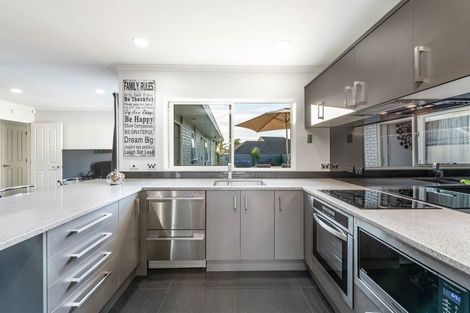 Photo of property in 6 John Brooke Crescent, East Tamaki Heights, Auckland, 2016