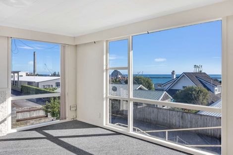 Photo of property in 12 South Road, Moturoa, New Plymouth, 4310