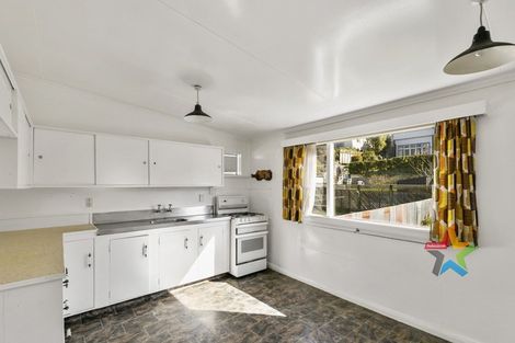 Photo of property in 30 The Parade, Island Bay, Wellington, 6023
