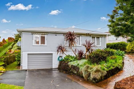 Photo of property in 13 Tahi Terrace, Glen Eden, Auckland, 0602