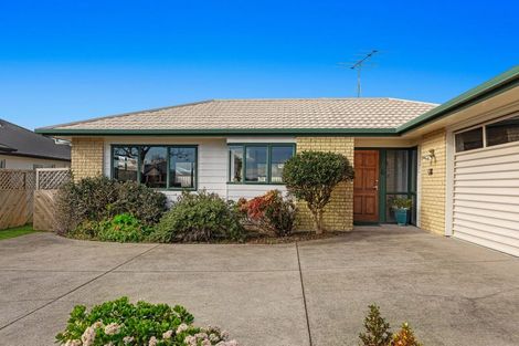 Photo of property in 16 Edgewater Grove, Whakatane, 3120