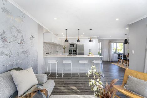 Photo of property in 2 Oscar Place, Whitianga, 3510