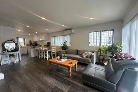 Photo of property in 271b Te Atatu Road, Te Atatu South, Auckland, 0610