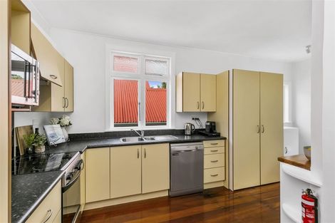 Photo of property in 8 Paisley Terrace, Karori, Wellington, 6012