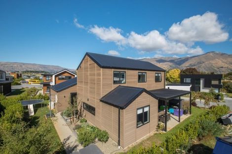 Photo of property in 4 Kapuka Lane, Wanaka, 9305