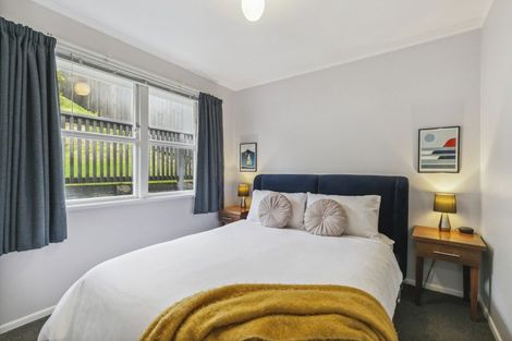 Photo of property in 15 Link Road, Newlands, Wellington, 6037