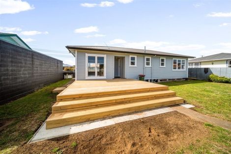 Photo of property in 5 Murray Avenue, Hawera, 4610