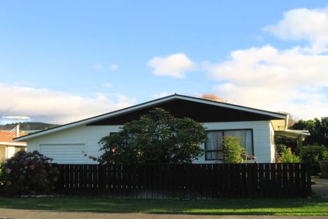 Photo of property in 12 Fleetwood Grove, Waikanae, 5036