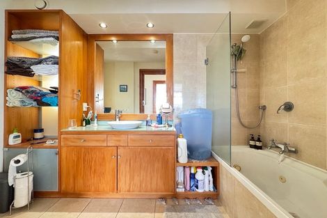 Photo of property in Jerningham Apartments, 20 Oriental Terrace, Oriental Bay, Wellington, 6011