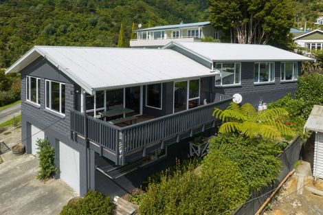 Photo of property in 3 Russell Street, Picton, 7220