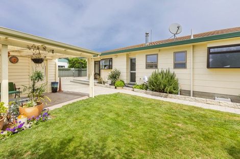 Photo of property in 9 Deakin Place, Clive, 4102