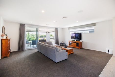 Photo of property in 33 Hartwell Drive, Kelvin Grove, Palmerston North, 4470