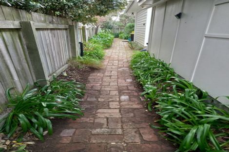 Photo of property in 15f1 Apu Crescent, Lyall Bay, Wellington, 6022