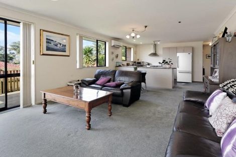 Photo of property in 2 Plumstead Rise, Glen Eden, Auckland, 0602