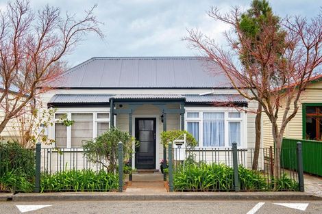 Photo of property in 35 Napier Terrace, Hospital Hill, Napier, 4110
