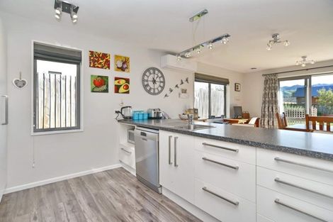 Photo of property in 12 Stonebridge Lane, Oxford, 7430