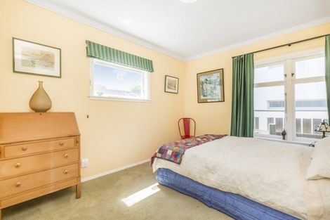 Photo of property in 48f1 Lyall Parade, Lyall Bay, Wellington, 6022