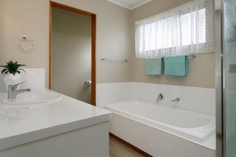 Photo of property in 122 Taupo View Road, Taupo, 3330