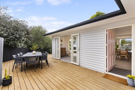Photo of property in 1/16 Lyttelton Avenue, Forrest Hill, Auckland, 0620