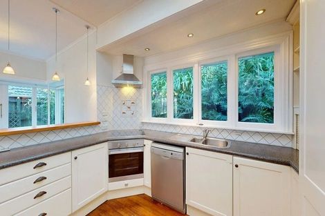 Photo of property in 43 Trelissick Crescent, Ngaio, Wellington, 6035