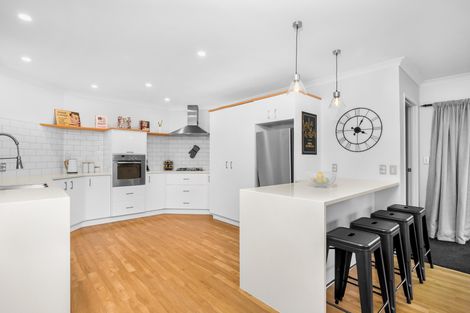 Photo of property in 32 Les Fisher Place, Pukekohe, 2120