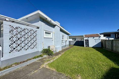 Photo of property in 43 Scotts Road, Manurewa East, Auckland, 2102