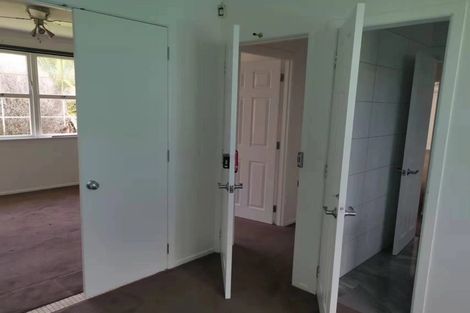 Photo of property in 27 Clinton Avenue, Te Atatu Peninsula, Auckland, 0610