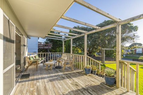 Photo of property in 15 Teoti Street, Paraparaumu Beach, Paraparaumu, 5032