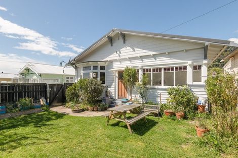 Photo of property in 129 Tipahi Street, Nelson South, Nelson, 7010
