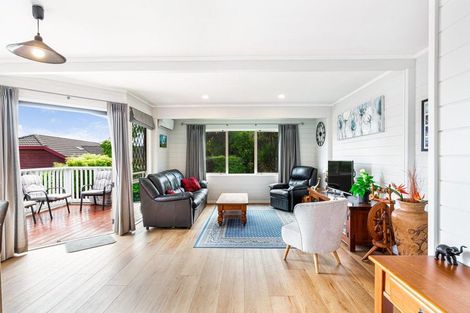 Photo of property in 2/12 Ballini Rise, West Harbour, Auckland, 0618