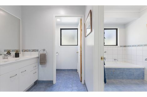 Photo of property in 6 Raukawa Grove, Waiuku, 2123