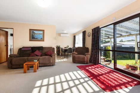 Photo of property in 124 Pikarere Street, Titahi Bay, Porirua, 5022
