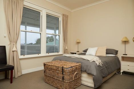 Photo of property in 53 Garden Road, Northland, Wellington, 6012