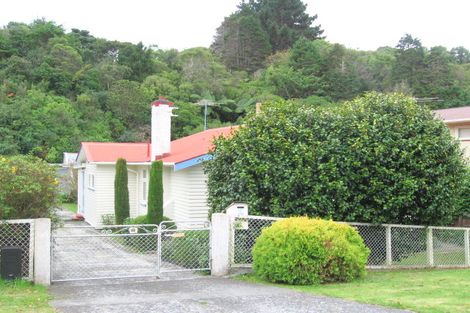 Photo of property in 24 Lincoln Avenue, Tawa, Wellington, 5028