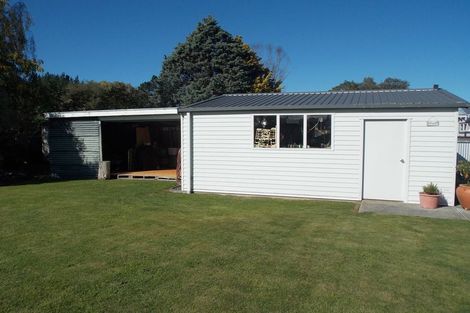 Photo of property in 16 Ongo Road, Hunterville, 4730