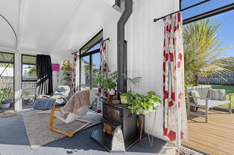 Photo of property in 5 Camellia Avenue, Bell Block, New Plymouth, 4312