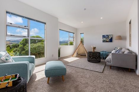 Photo of property in 28 Molyneux Close, Whitby, Porirua, 5024