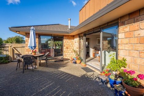 Photo of property in 6 Te Ropata Place, Waikanae Beach, Waikanae, 5036