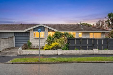 Photo of property in 1/18 Sawtell Place, Northcote, Christchurch, 8052