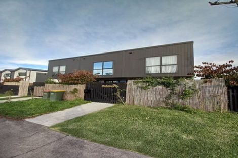 Photo of property in 1/2 Stokes Avenue, Te Atatu Peninsula, Auckland, 0610