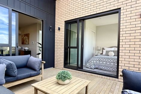 Photo of property in 32 Paretao Street, Massey, 0614