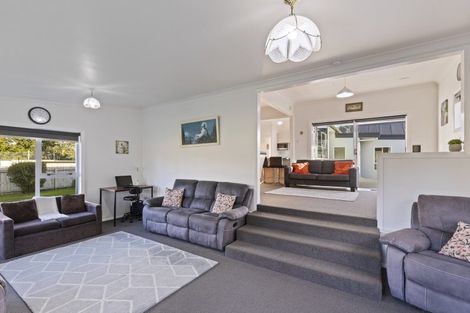 Photo of property in 25a Paynters Avenue, Strandon, New Plymouth, 4312
