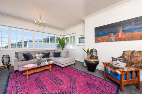 Photo of property in 212 Queens Drive, Lyall Bay, Wellington, 6022