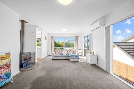 Photo of property in 1/37 Woodlands Crescent, Browns Bay, Auckland, 0630