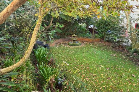 Photo of property in 5 Waiteata Road, Kelburn, Wellington, 6012