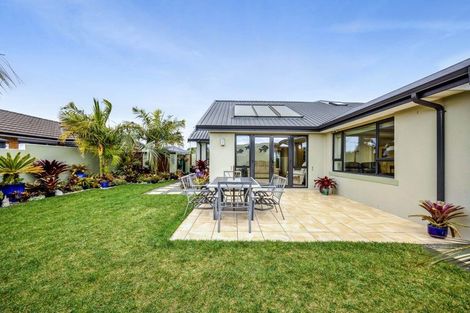 Photo of property in 19 Dolphin Parade, Bell Block, New Plymouth, 4312