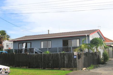 Photo of property in 1/111 Lincoln Park Avenue, Massey, Auckland, 0614